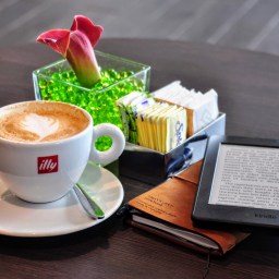 讀千卷書，行萬里路